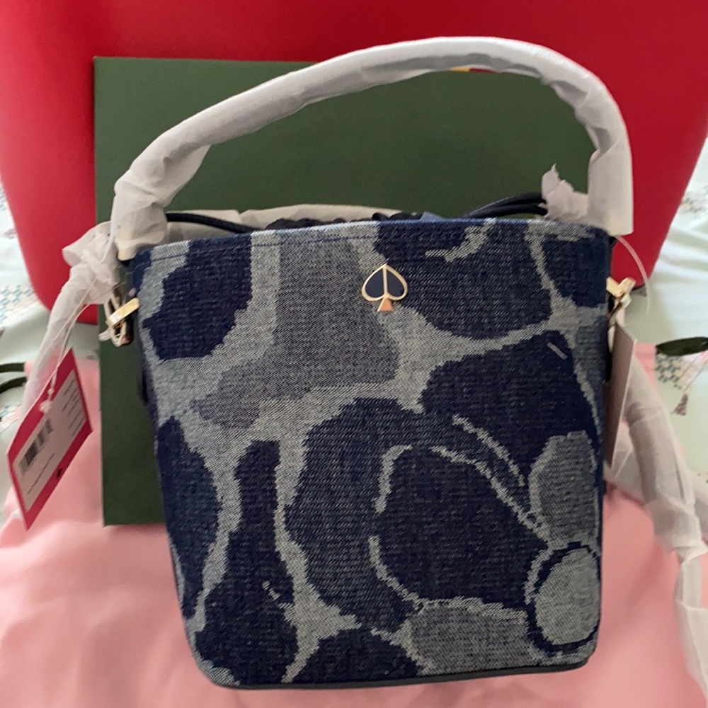 brand Néw Kate spade Bucket